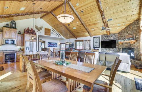 4 Mi to Snow Summit Cabin with Mtn Views and Decks - Foto 8