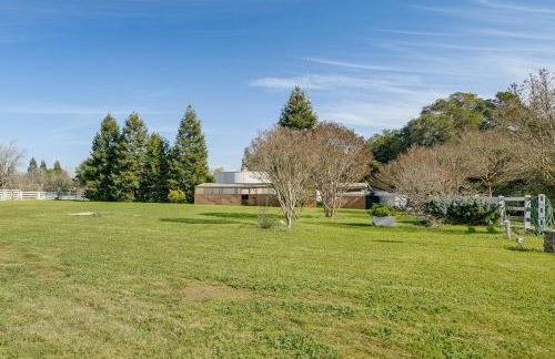 Pool, Peacocks and Views! Lavish Retreat in Gilroy - Foto 40