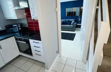 Modern Home, Close to the City Centre with Parking - Foto 6