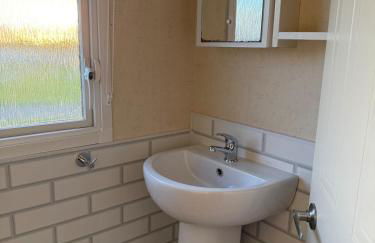 Captivating 2-bed Static Caravan in Holyhead - Foto 24