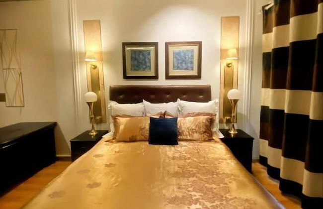 La Belva Court with Swimming Pool - Photo 2