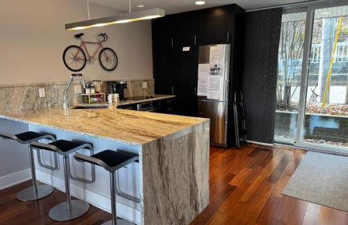 Couples Waterfront Getaway Near Beach And Trails - Foto 7