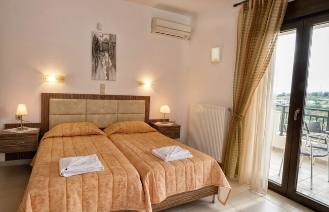 Family Friendly Villa Private Pool, Children's Play Area, Bbq, Spacious Garden, Near Beach - Photo 4