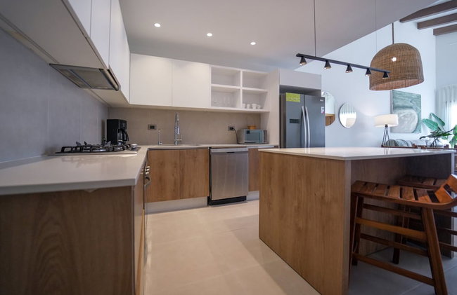 Exclusive Penthouse With Picuzzi Steps From Beach - Foto 11