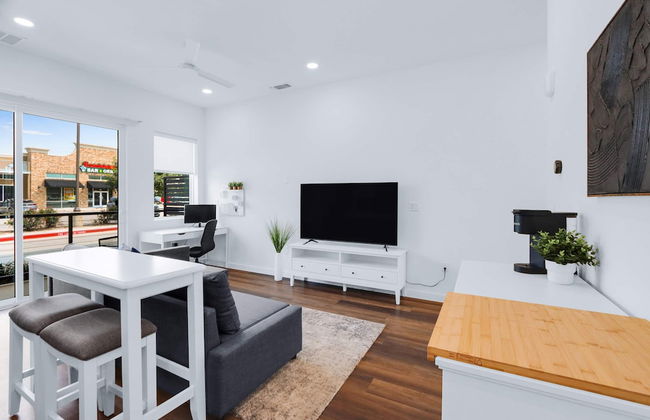 Luxury Resort-style Living Centrally Located - Foto 23