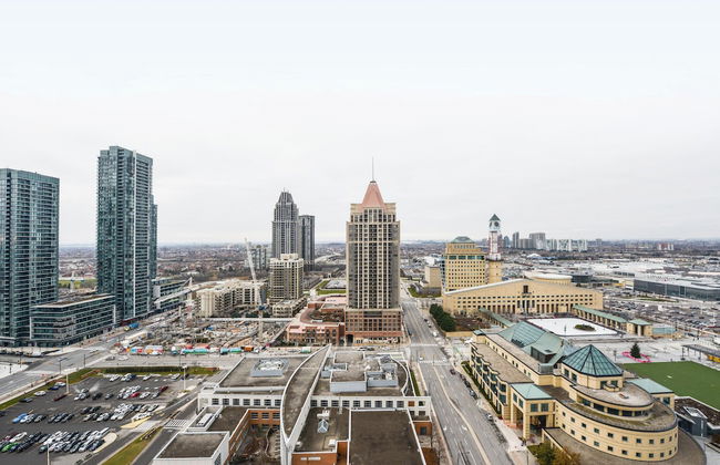 Sarkar Suites - 330 Burnhamthorpe Road - Photo 41