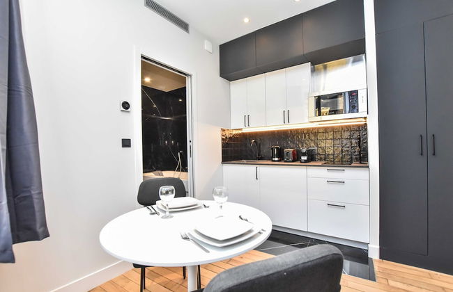 Chic Studio w/ Jacuzzi - 2P - Near Palais Garnier - Photo 6