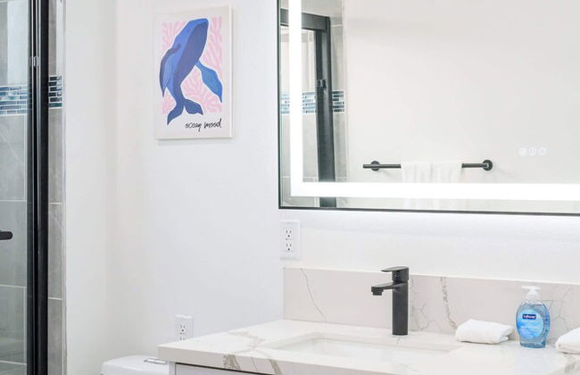 Not Affected by the Fire/modern Spacious Home With Parking & Fully Equipped Kitchen #3 - Foto 38