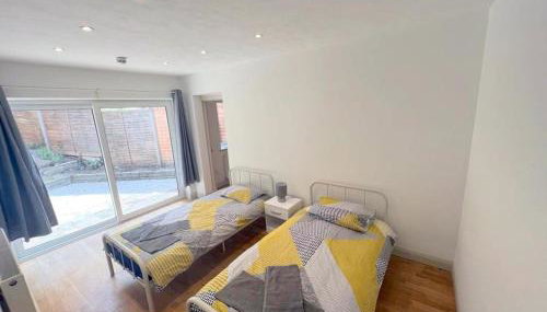 Twin Studio Flat in Sutton - Ground Floor - Photo 2
