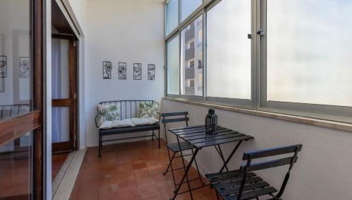 Seaside Getaway With Balcony by LovelyStay - Foto 2