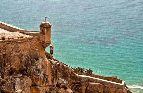 The Alicante Old Town artist workshop, Impressive rooftop, terrace with amazing city views and sea views, BBQ, Air conditioner, Wifi - Foto 59