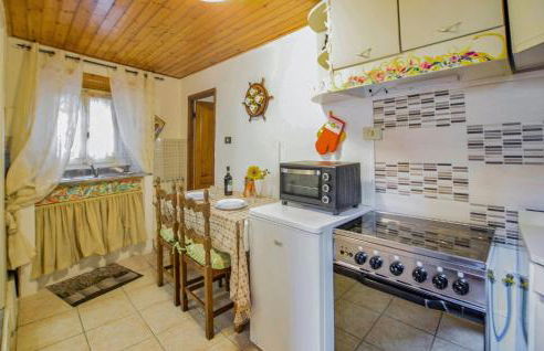 1 Bedroom Lovely Apartment In Casoli - Photo 6