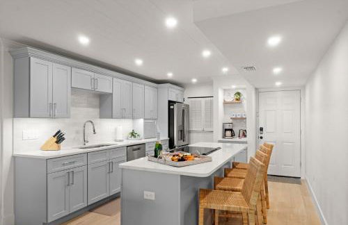 Serenity Shores Renovated Top Floor Condo w Stunning Ocean Views - Foto 7