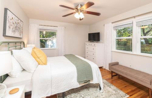 Refinished 3-BR Lowcountry Retreat - Foto 16