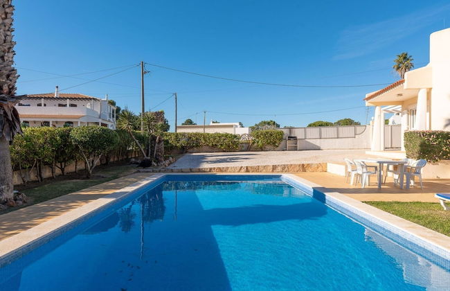Lively Holiday Home in Albufeira With Private Pool 500m From the Beach - Foto 25