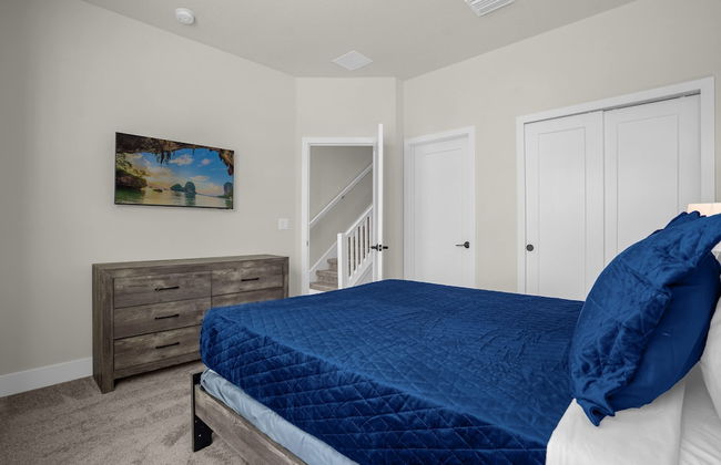 Modern 4BR Family Home With Private Pool - Photo 33