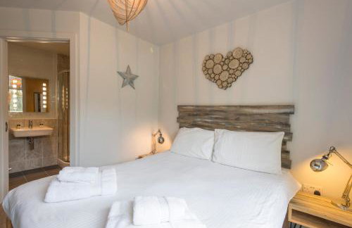 The Beach House & Porth Sands Apartments - Photo 98