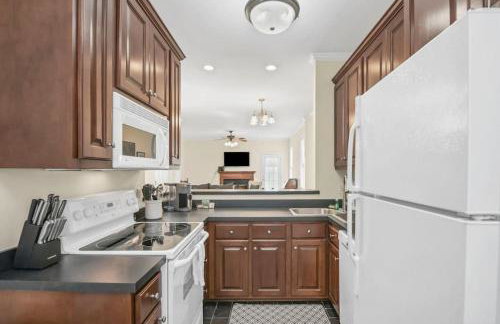 Cozy 2BR Home Near Ft Jackson - Photo 5