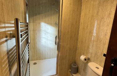 Cowslip Cottage Serenity with Jacuzzi - Photo 14