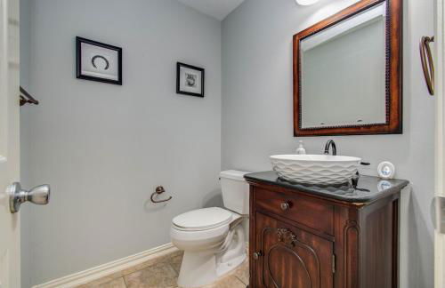 Luxury Pool Home Near Sugar Land Town Center - Photo 42