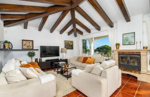 Urb Villa with pool by Costarentals- Ref 139 - Photo 1