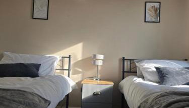 Stylish 3-Bed Home with Parking - Ideal for Long Stays - Foto 5