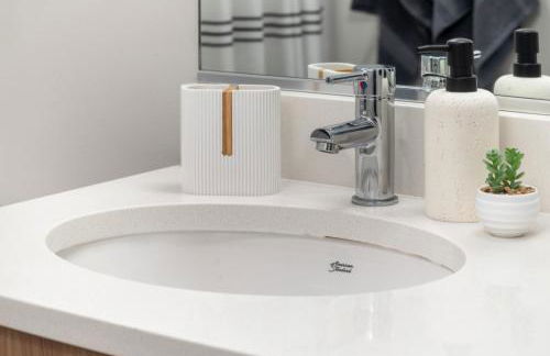 2BR in Downtown with Parking - Foto 15