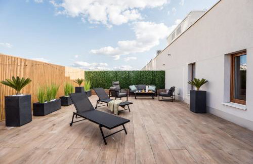 Brand New! Private Jacuzzi - Terrace - Parking - Foto 8