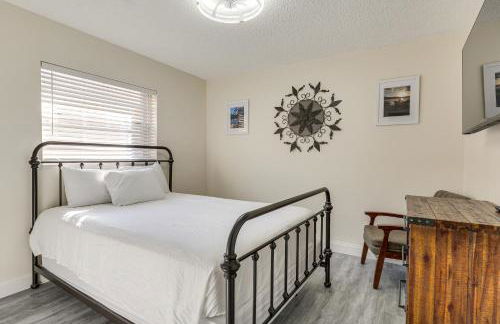 Walk to Shops and Eats, 3 Mi to Beach! Hollywood Gem - Photo 16