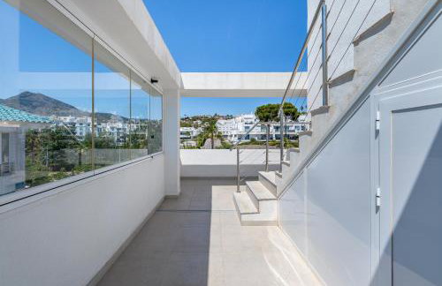 The Penthouse Panorama Exclusive Seafront Estate - Photo 57
