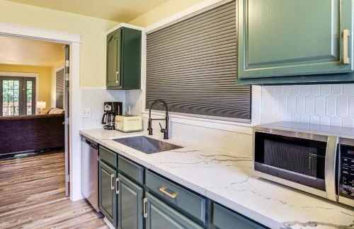 2 Mi to Dtwn Tacoma Charming Home with Deck and Yard! - Foto 10