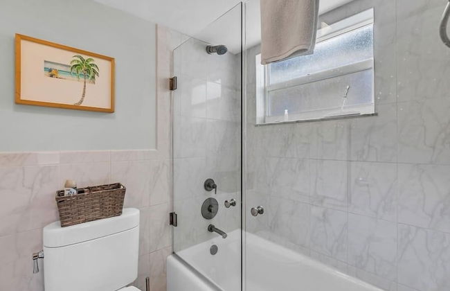 Updated Unit With Beautiful Florida Bay Sunsets 1 Bedroom Condo by RedAwning - Photo 14