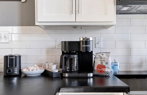 Elegant Historic Apartment with Craftsman Details - Foto 16