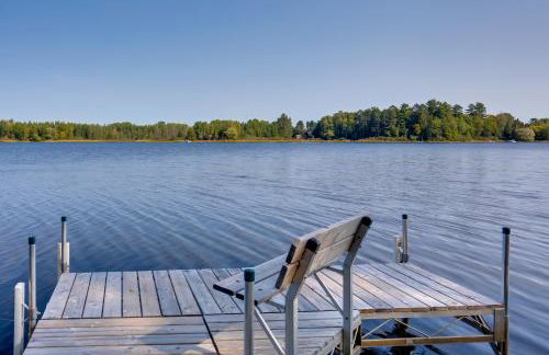 Cozy Lakefront Cabin with Indoor Gas Fireplace! - Foto 25