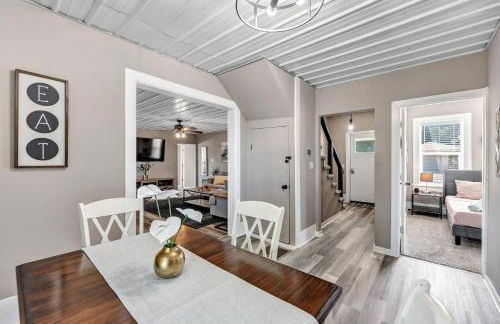 Lazy River Villa - Hottub! Fenced Yard! Fire Pit! - Foto 50