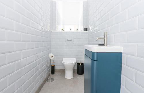 Seraphim House - Photo 17