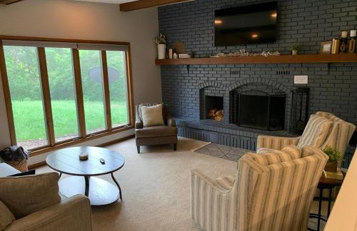 Walk to K-State, Sleeps 12, Pool Table, Hot Tub - Foto 7