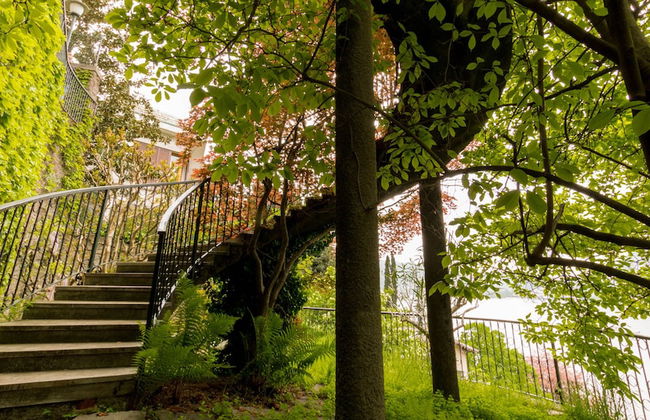 JOIVY Garden Oasis: 1BR Apt w/ Balcony & Parking - Foto 16