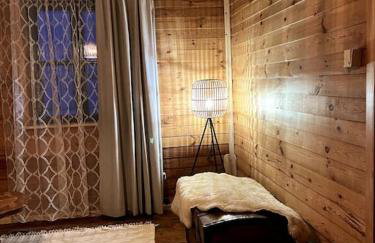 Drewniana chata nad stawem - Foto 4