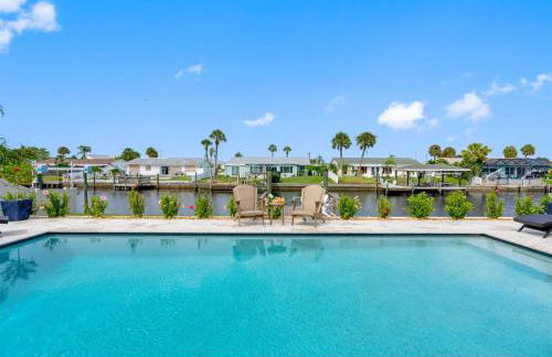 Brand New Saltwater Pool! - Waterfront Canal - Luxury Home - Foto 48