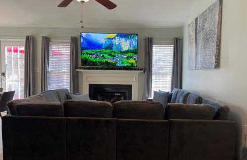 3 BR w/ King Bed, Standing Desk, Ping Pong, Arcade - Foto 10