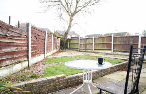 Big 4-Bed House in Haydock Ideal for Work Crews - Foto 11