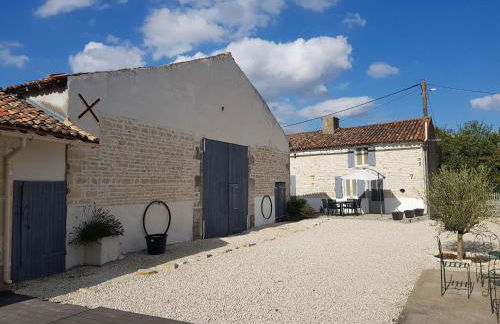 Holiday Home in Loubigne With Pool & Terrace - Foto 11