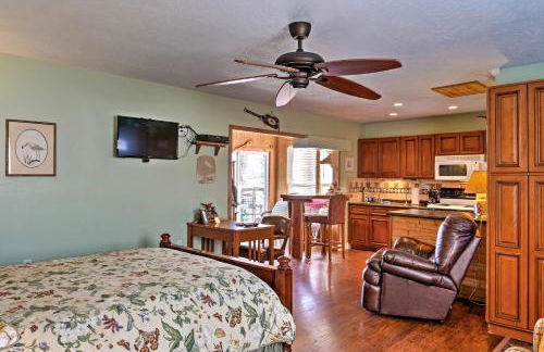 Paradise Cove Cabin with Boathouse and Dock - Foto 4