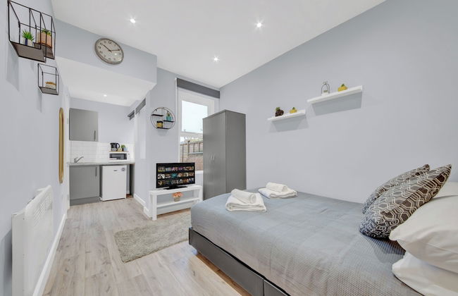 Serviced Ensuite Room In West Drayton London UB7 - Photo 5