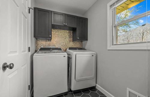 Zestlife-LuxuryEscape-ThemedRooms-Pool-GameRoom - Foto 50