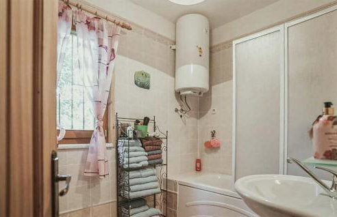 5 Bedroom Cozy Home In Sertic Poljana - Foto 21