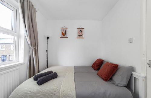 Arte Stays - 3-Bedroom Bright House London, Haggerston, Garden, Parking, 8 min walk to Haggerston Station, weekly or monthly stays, serviced accommodation - 7 guests - Foto 28