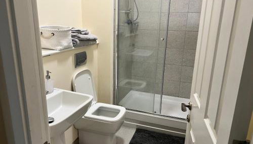 Two Bed Town Apartment - Photo 4