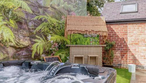 Dawns House Cromford, Peak District, Hot Tub, for 6 - stunning views - Foto 2, Garden, sunbed, Garden view